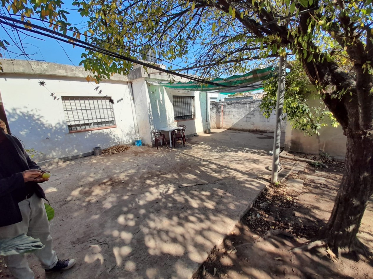 APTO CREDITO BANCOR EN B° VILLA ADELA: VENDO CASA DE 3 DORMITORIOS MEJOR ZONA, CON PATIO