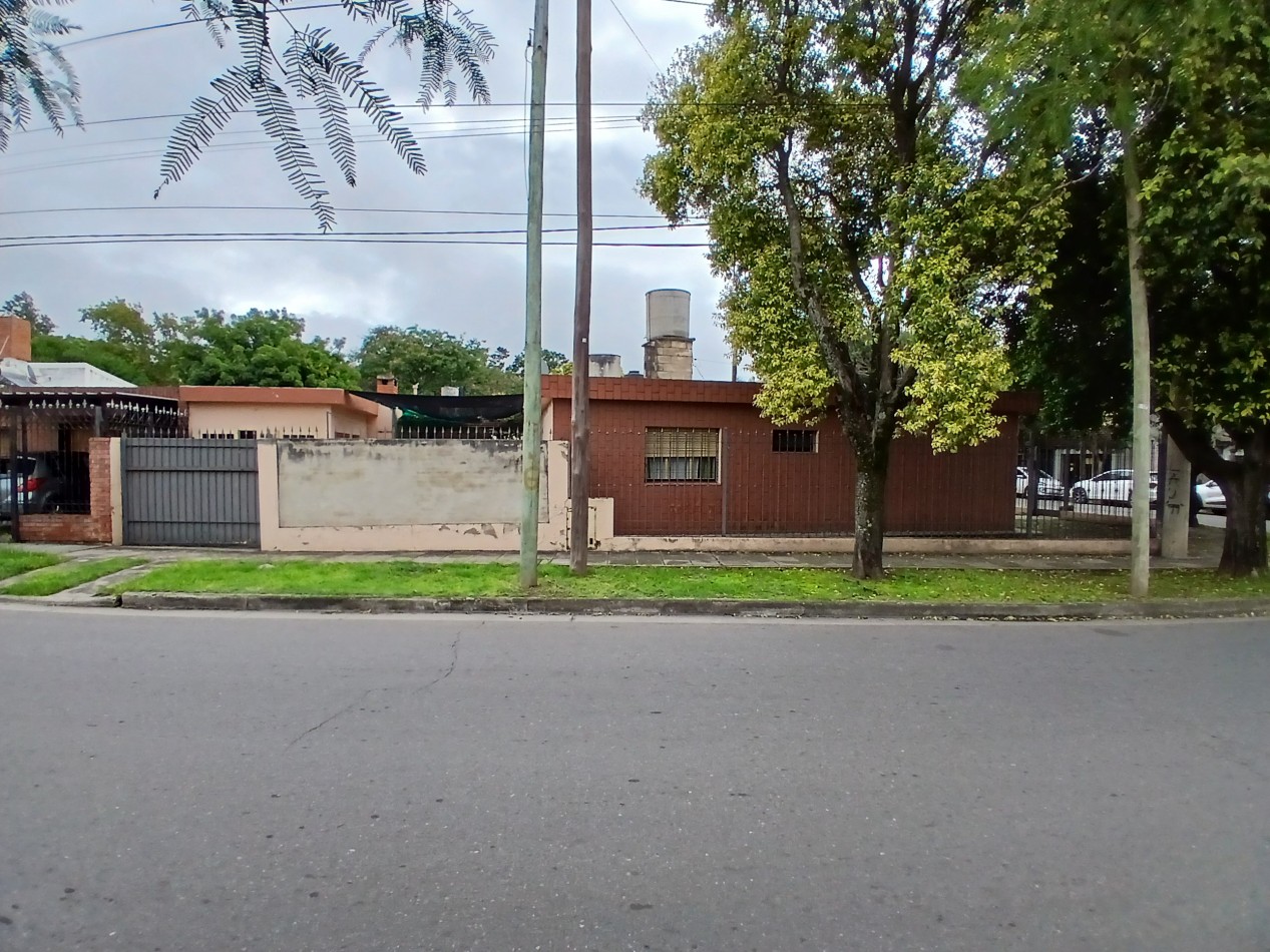 B° ATE: VENDO CASA DE 3 DORMITORIOS A 2 CUADRAS DEL MC DONALD ´S RUTA 20