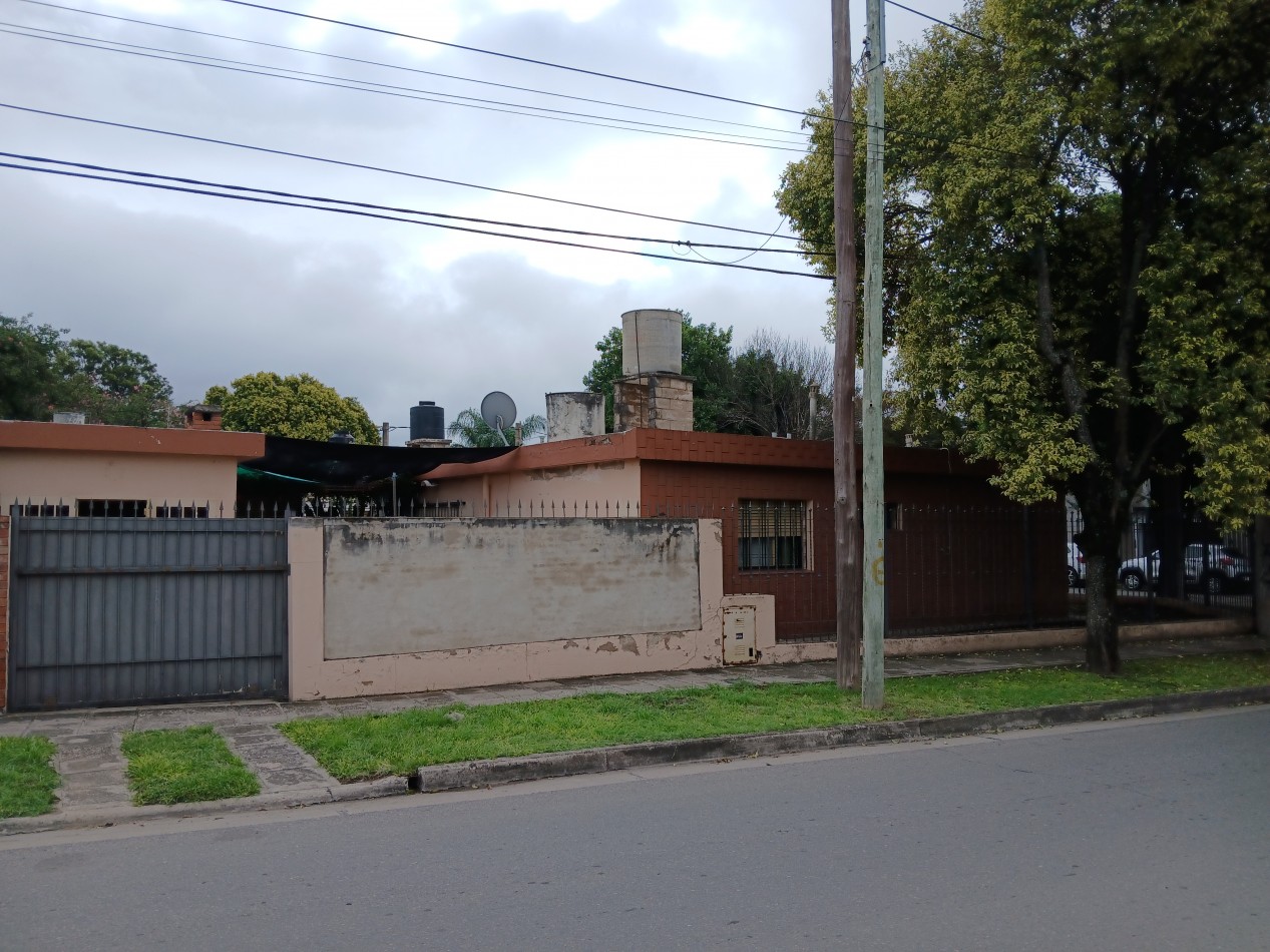 B° ATE: VENDO CASA DE 3 DORMITORIOS A 2 CUADRAS DEL MC DONALD ´S RUTA 20