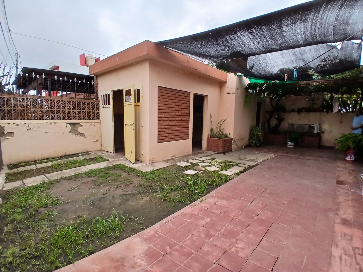 B° ATE: VENDO CASA DE 3 DORMITORIOS A 2 CUADRAS DEL MC DONALD ´S RUTA 20