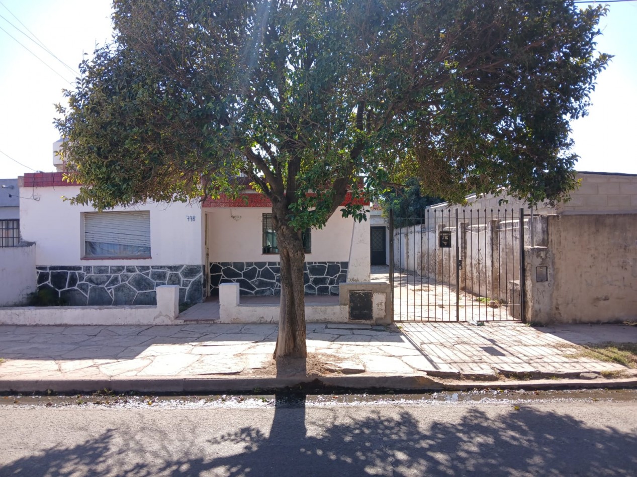 B° MARIANO FRAGUEIRO: ALQUILO DEPTO SENCILLO DE 2 DORMITORIOS CON PATIO Y ENTRADA PARA AUTOS