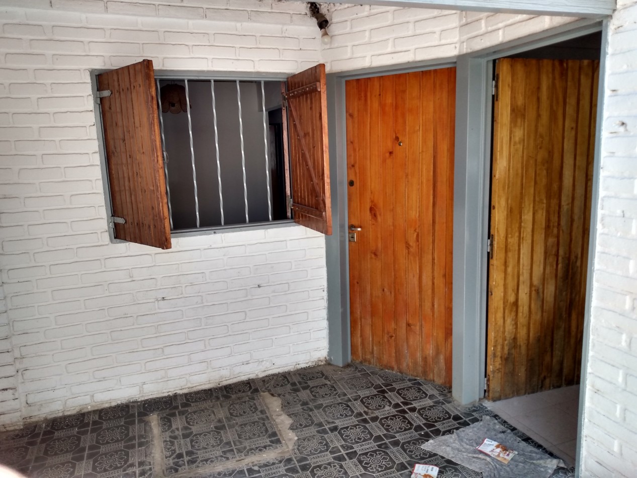 B° SAN ROQUE: VENDO HERMOSA CASA DE 3 DORMITORIOS CON AMPLIO PATIO A METROS DE LA PLAZA 