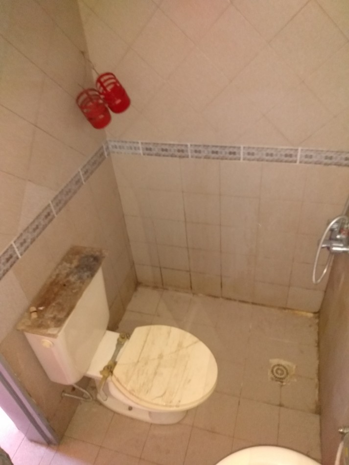 B° SAN ROQUE: VENDO HERMOSA CASA DE 3 DORMITORIOS CON AMPLIO PATIO A METROS DE LA PLAZA 