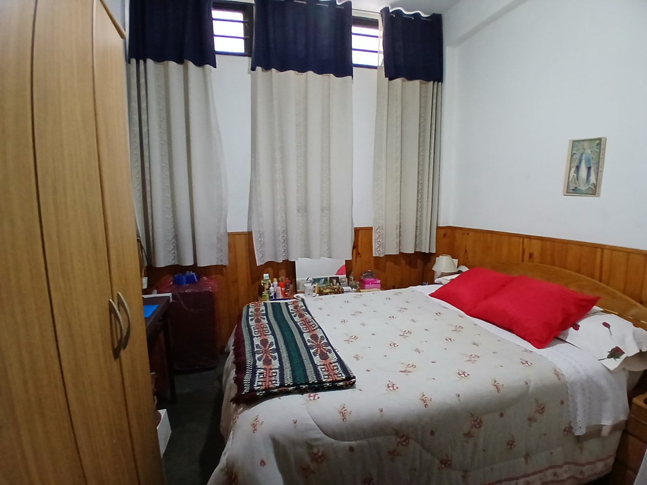 IDEAL INVERSOR: VENDO IMPONENTE CASA DE 4 DORMITORIOS+ DEPTO DE 1 DORMITORIO+ GALPON  A METROS DE CIRCUNVALACION Y AVDA. FUERZA AEREA