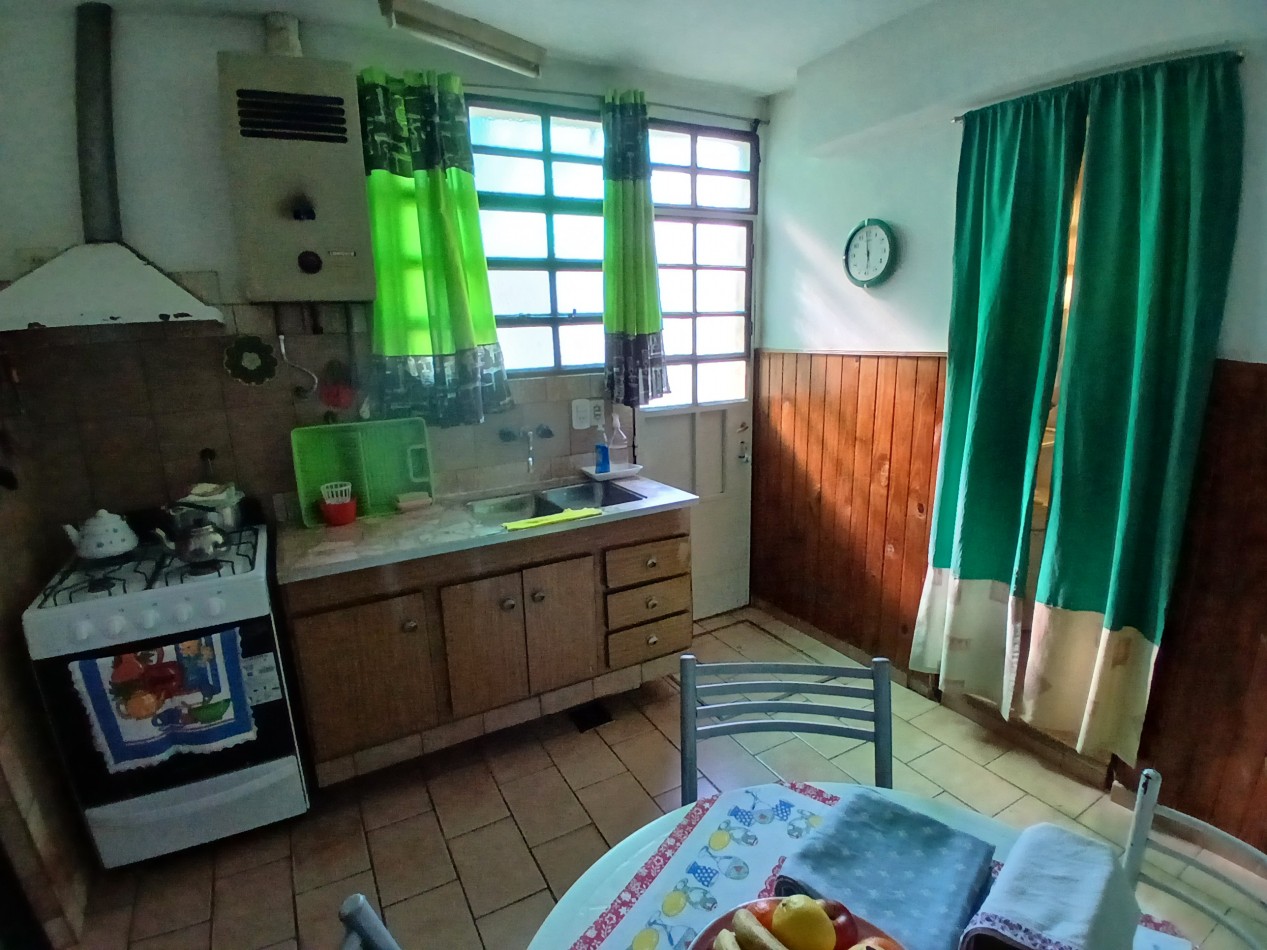 IDEAL INVERSOR: VENDO IMPONENTE CASA DE 4 DORMITORIOS+ DEPTO DE 1 DORMITORIO+ GALPON  A METROS DE CIRCUNVALACION Y AVDA. FUERZA AEREA