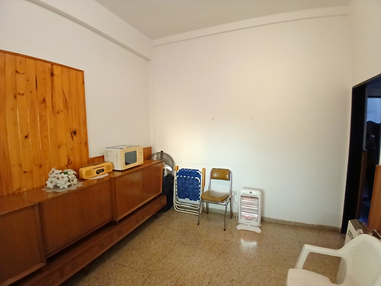 IDEAL INVERSOR: VENDO IMPONENTE CASA DE 4 DORMITORIOS+ DEPTO DE 1 DORMITORIO+ GALPON  A METROS DE CIRCUNVALACION Y AVDA. FUERZA AEREA