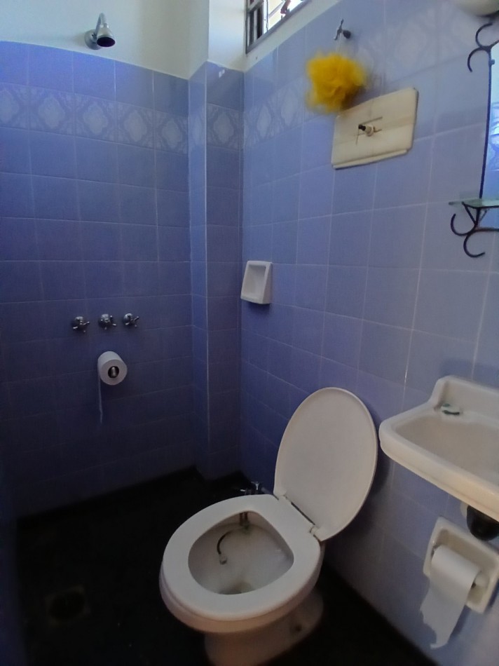 IDEAL INVERSOR: VENDO IMPONENTE CASA DE 4 DORMITORIOS+ DEPTO DE 1 DORMITORIO+ GALPON  A METROS DE CIRCUNVALACION Y AVDA. FUERZA AEREA